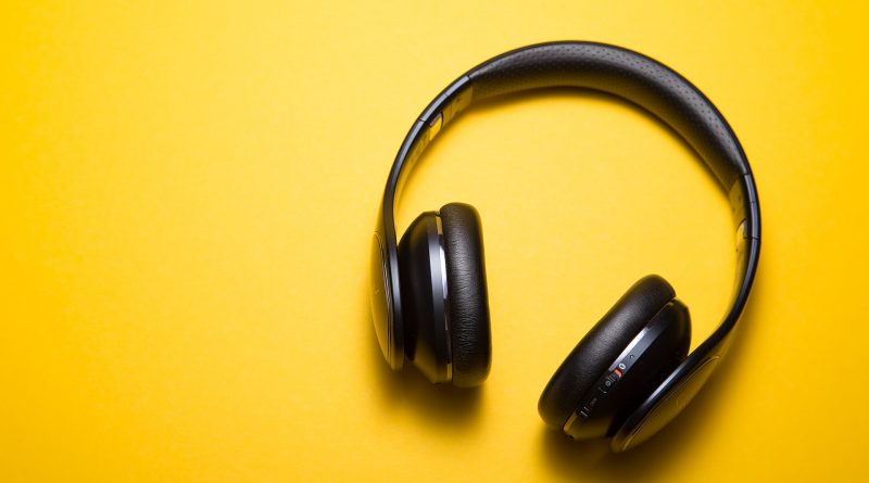 Słuchawki nauszne vs douszne - jakie wybrać?