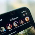 Jak udostępnić czyjąś relacje na Instagramie?
