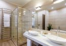 Plafony jako oświetlenie łazienkowe – praktyczne rozwiązania