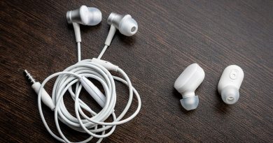 Słuchawki przewodowe czy bezprzewodowe - porównanie dla wymagających